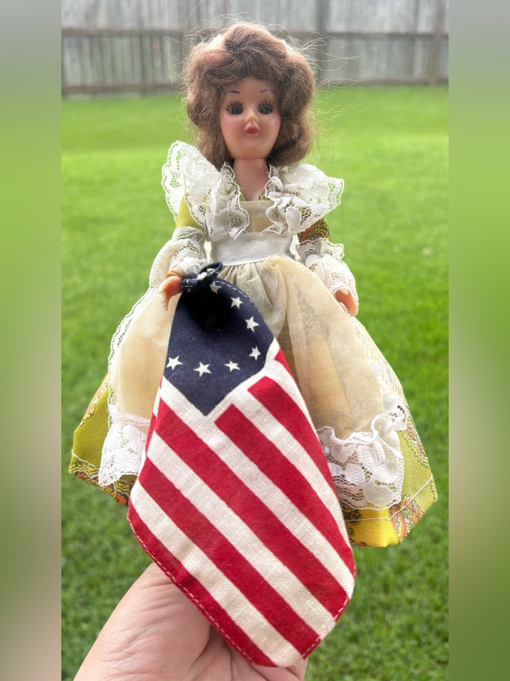Carlson Dolls Betsy Ross 9 inch doll 8-120 GUC Slight Discolor on Apron USA